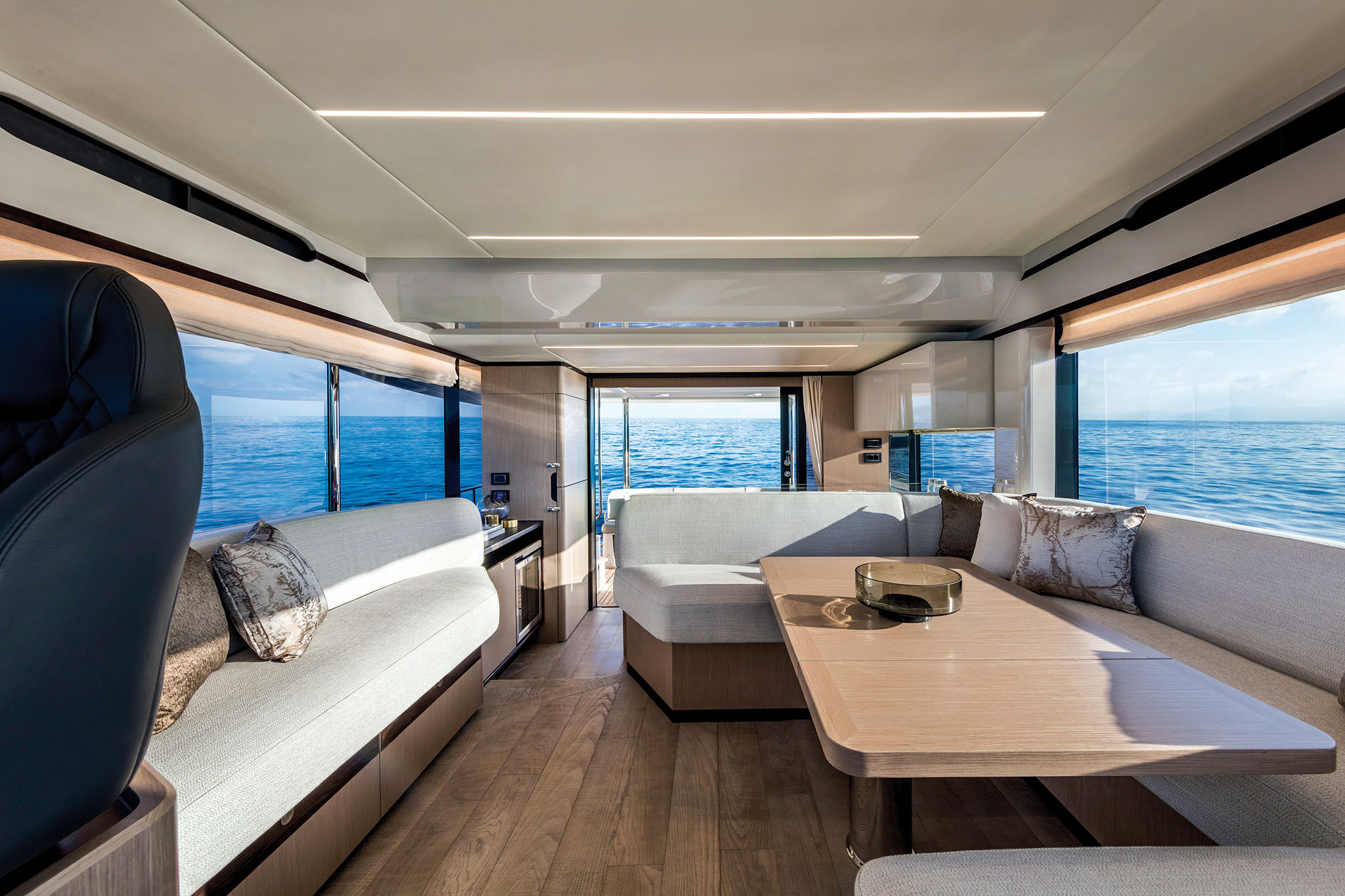 Yachts-France-170-19-essai-Absolute-Navetta48-EntertainementArea
